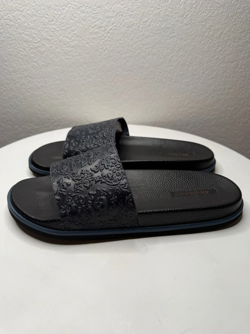 Robert Graham Black Navy Embossed Slide Sandals Size 12